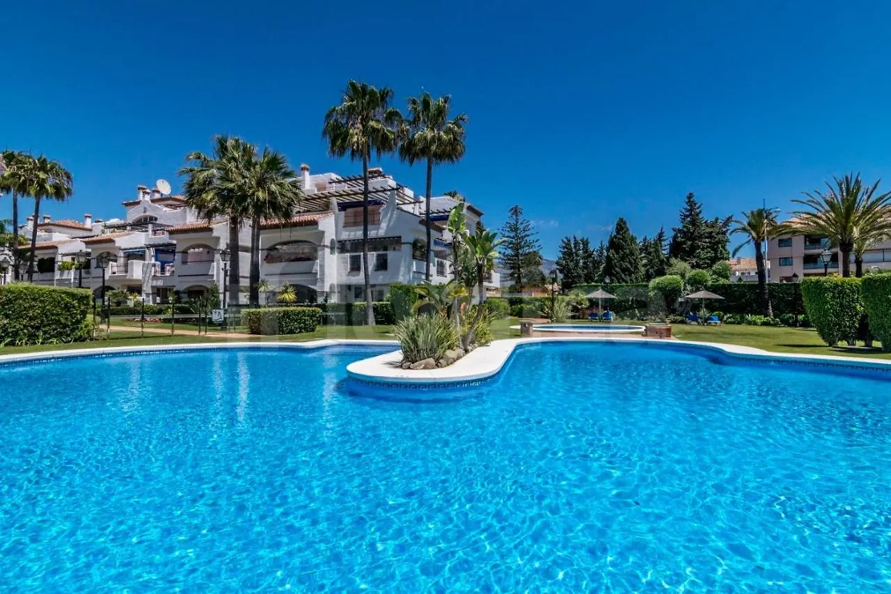 Solguest Apt A 7 Minutos De Puerto Banus 1ª Linea Playa!!! contacts